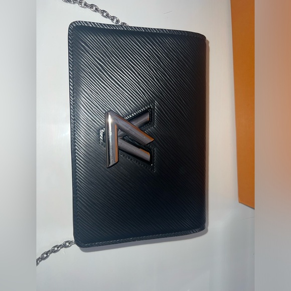 Louis Vuitton Twist Belt Chain Wallet Crossbody Bag - Picture 3 of 9